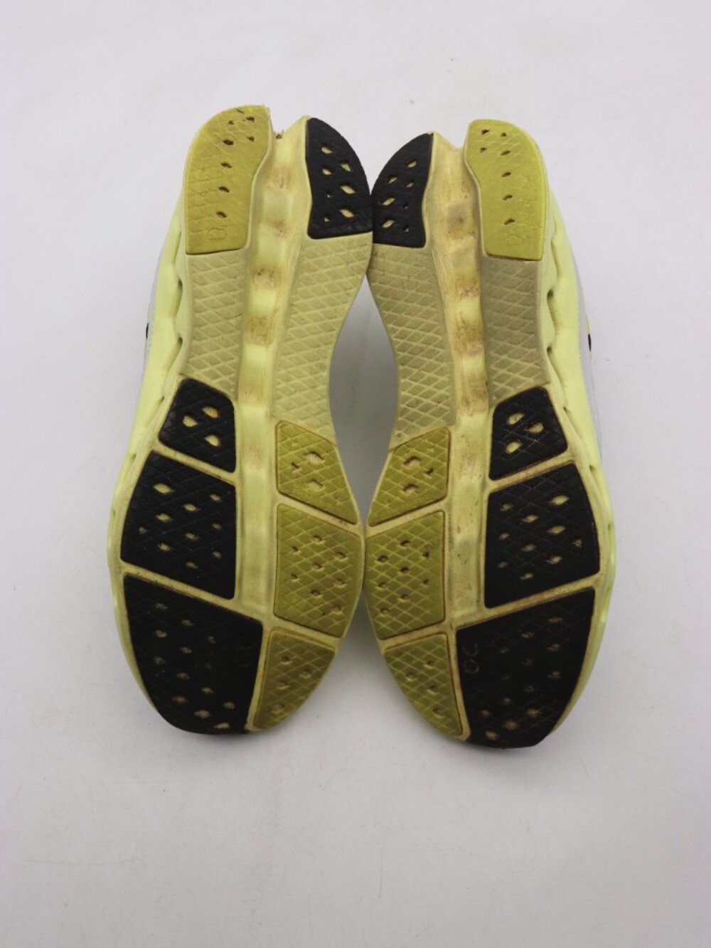On Running CloudSurfer Women’s Size 7.5 Gray Green Running Athletic Sneaker - Picture 9 of 10